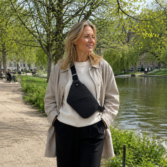 Travelready_crossbody taske - gåtur i parken