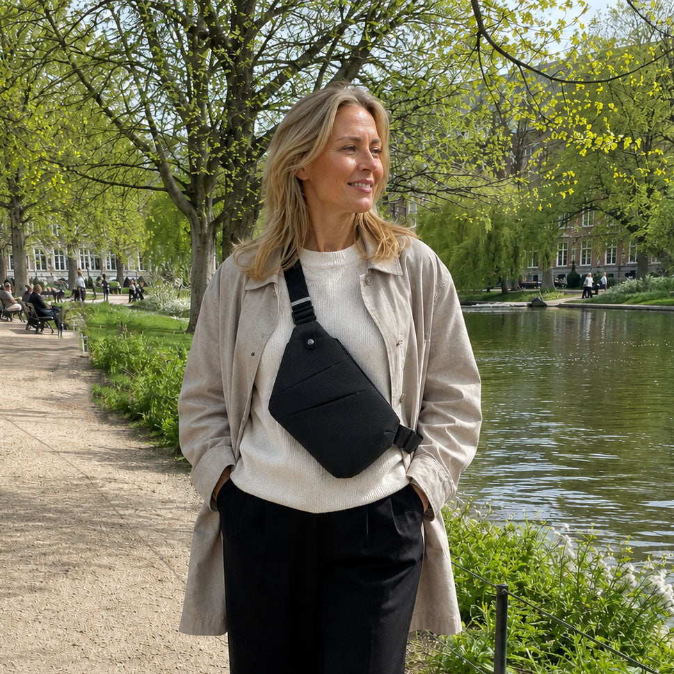 Travelready_crossbody taske - gåtur i parken